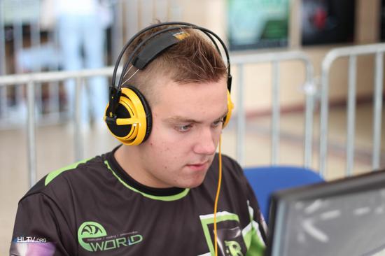 早期假期！ Team WE 的离谱中单和打野假装成职业选手，毫无悬念地被 LGD Gaming 以3-0横扫